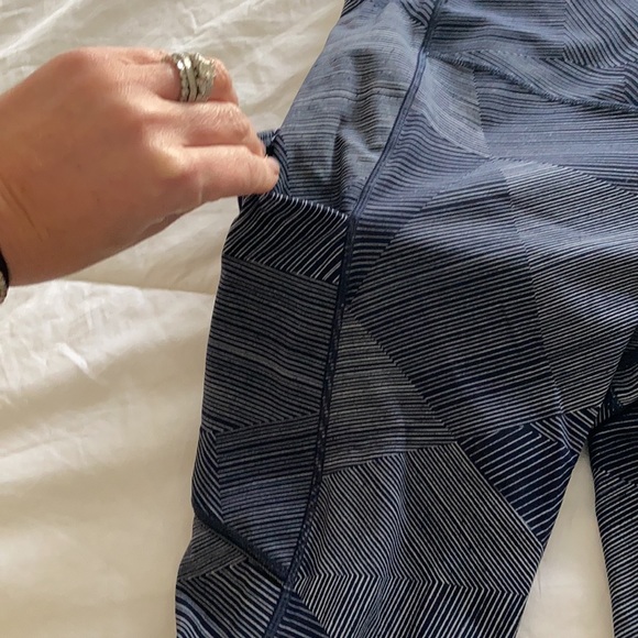 Lululemon Capri leggings - Picture 5 of 5